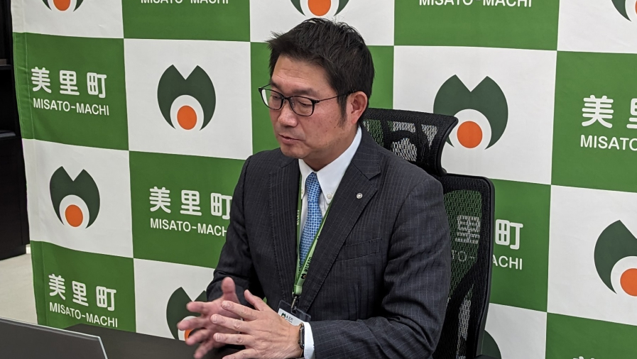 熊本県美里町 上田町長とのインタビュー風景、「住民が移動する必要の無い仕組みとして、リモート相談窓口に注目」